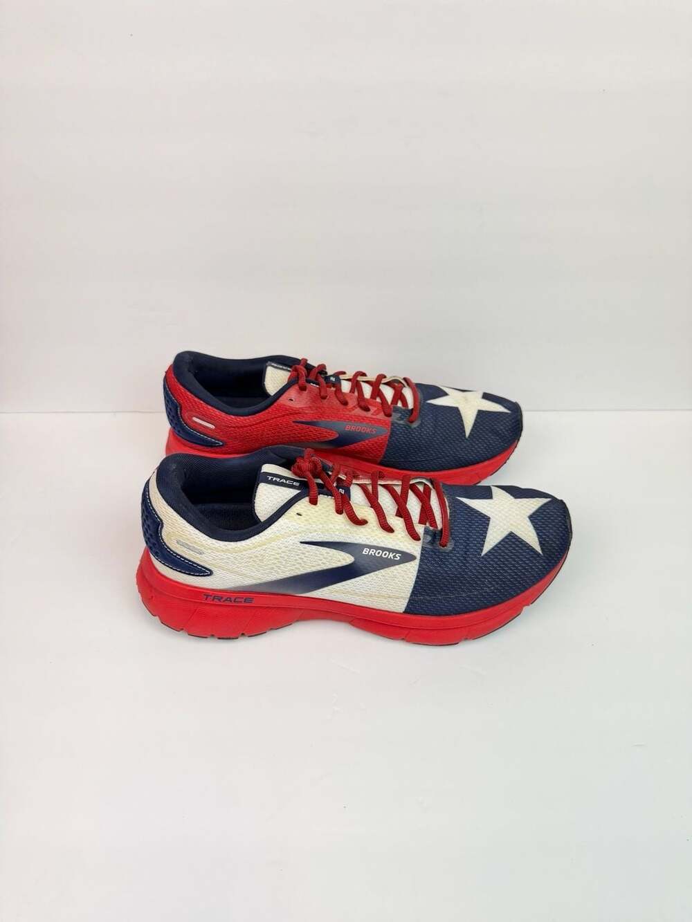 Brooks Trace 2 Run Texas Red White Blue Running Shoes Men's Size 11.5